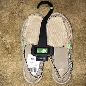 Sanuks size 6 NWT